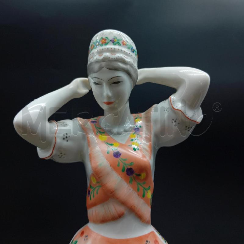STATUA DONNA UNGHERESE | Mercatino dell'Usato Alpignano 3