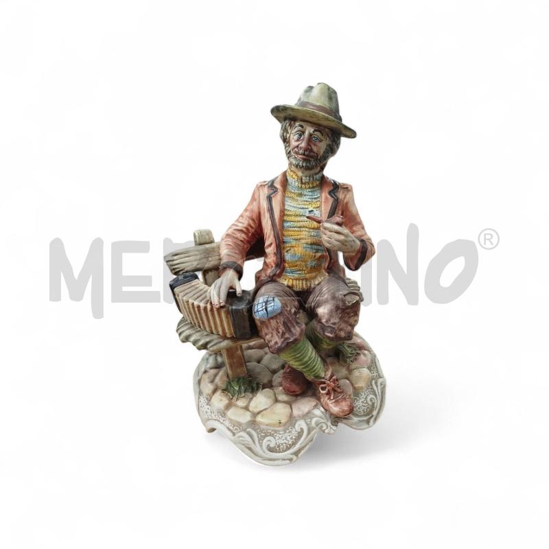 STATUA UOMO SEDUTO CON PIPA E FISARMONICA CAPODIMONTE | Mercatino dell'Usato Chieri 1