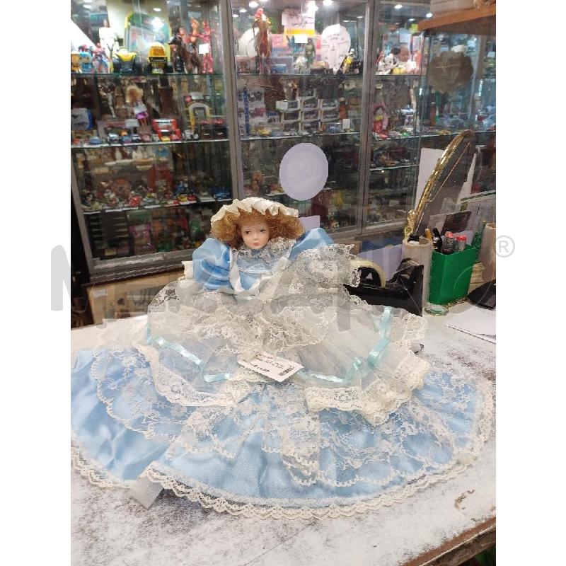 BAMBOLA VESTITO CELESTE  | Mercatino dell'Usato Moncalieri - fr. moriondo 1