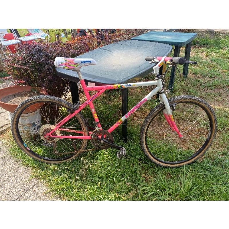 BICICLETTA FUXIA BIANCA LEGNANO | Mercatino dell'Usato Moncalieri - fr. moriondo 1