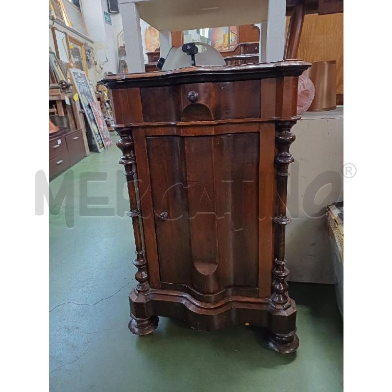 COMODINO COLONNE  | Mercatino dell'Usato Moncalieri - fr. moriondo 1