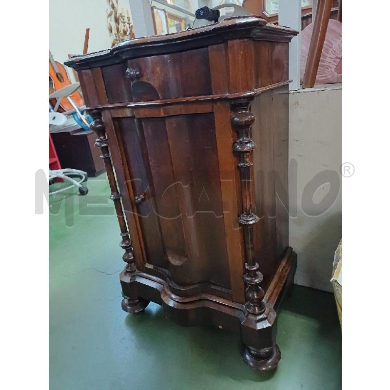 COMODINO COLONNE  | Mercatino dell'Usato Moncalieri - fr. moriondo 2