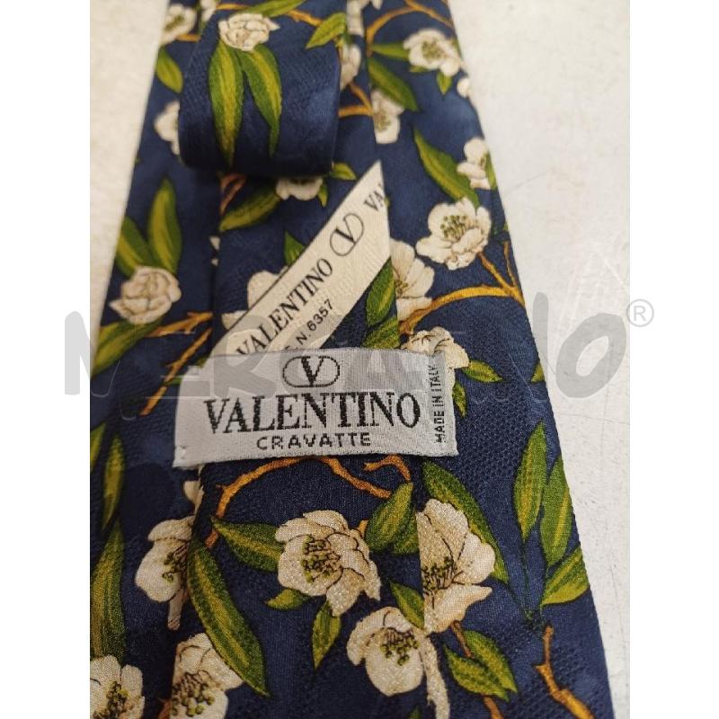 CRAVATTA BLU FIORI BIANCHI VALENTINO | Mercatino dell'Usato Moncalieri - fr. moriondo 3