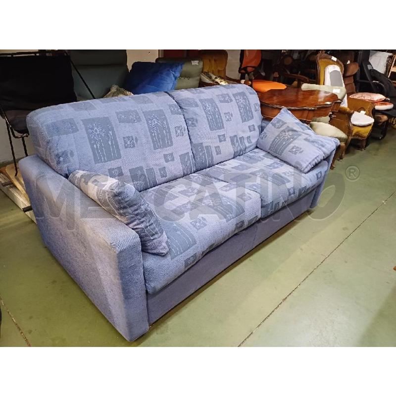 DIVANO LETTO TESSUTO AZZURRO | Mercatino dell'Usato Moncalieri - fr. moriondo 1