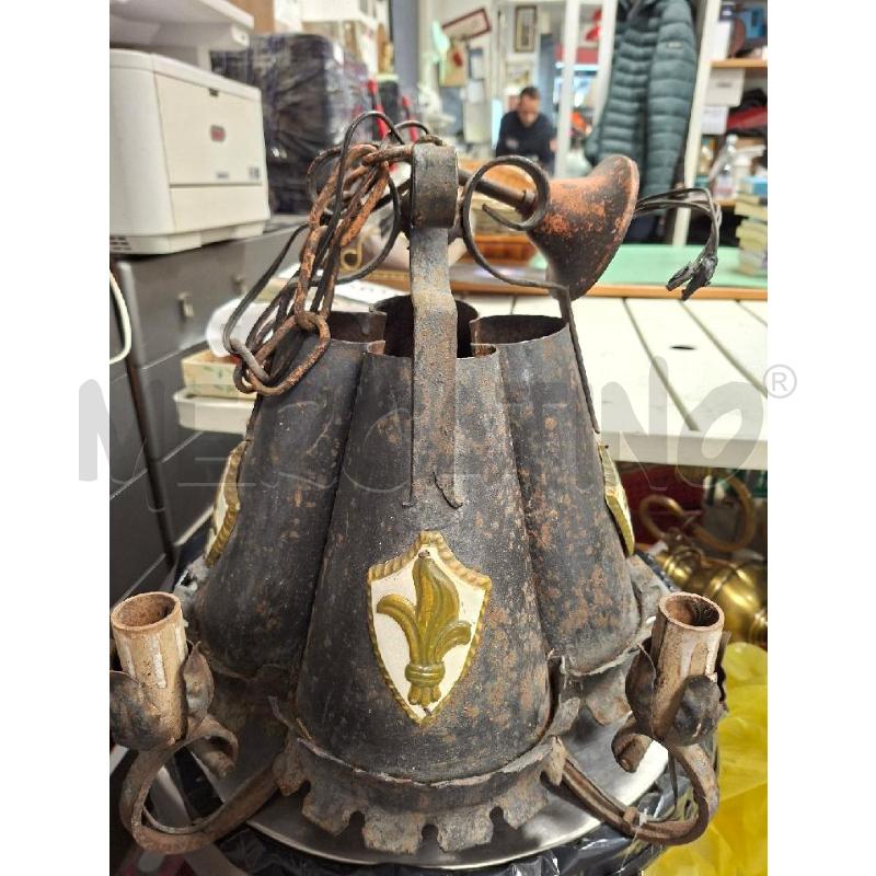 LAMPADARIO IN FERRO BATTUTO CON STEMMI  | Mercatino dell'Usato Moncalieri - fr. moriondo 1