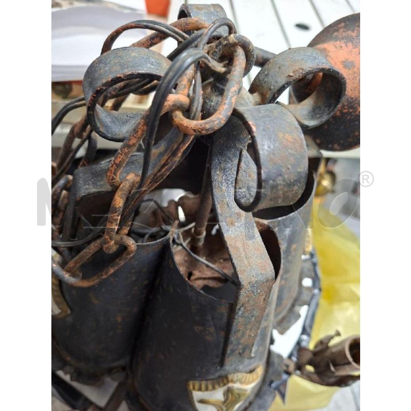 LAMPADARIO IN FERRO BATTUTO CON STEMMI  | Mercatino dell'Usato Moncalieri - fr. moriondo 3