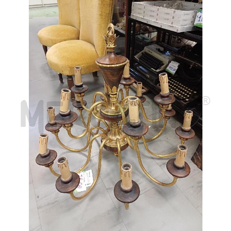 LAMPADARIO LEGNO E DORATO 15 LUCI | Mercatino dell'Usato Moncalieri - fr. moriondo 1