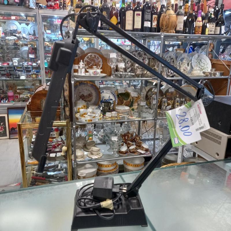 LAMPADA DA TAVOLO NERA SNODABILE | Mercatino dell'Usato Moncalieri - fr. moriondo 1