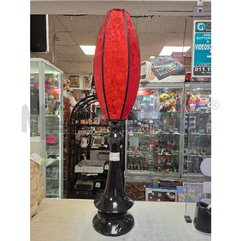 LAMPADA TESSUTO ROSSO BASE NERA | Mercatino dell'Usato Moncalieri - fr. moriondo 1