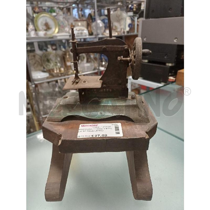 MACCHINA CUCIRE METALLO SU BASE LEGNO | Mercatino dell'Usato Moncalieri - fr. moriondo 1