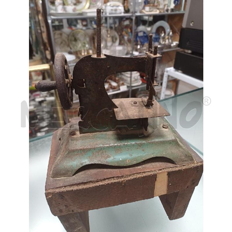 MACCHINA CUCIRE METALLO SU BASE LEGNO | Mercatino dell'Usato Moncalieri - fr. moriondo 4