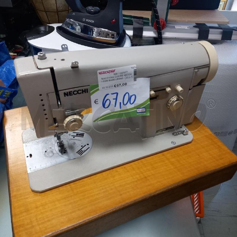 MACCHINA CUCIRE NECCHI CON BASE LEGNO | Mercatino dell'Usato Moncalieri - fr. moriondo 3