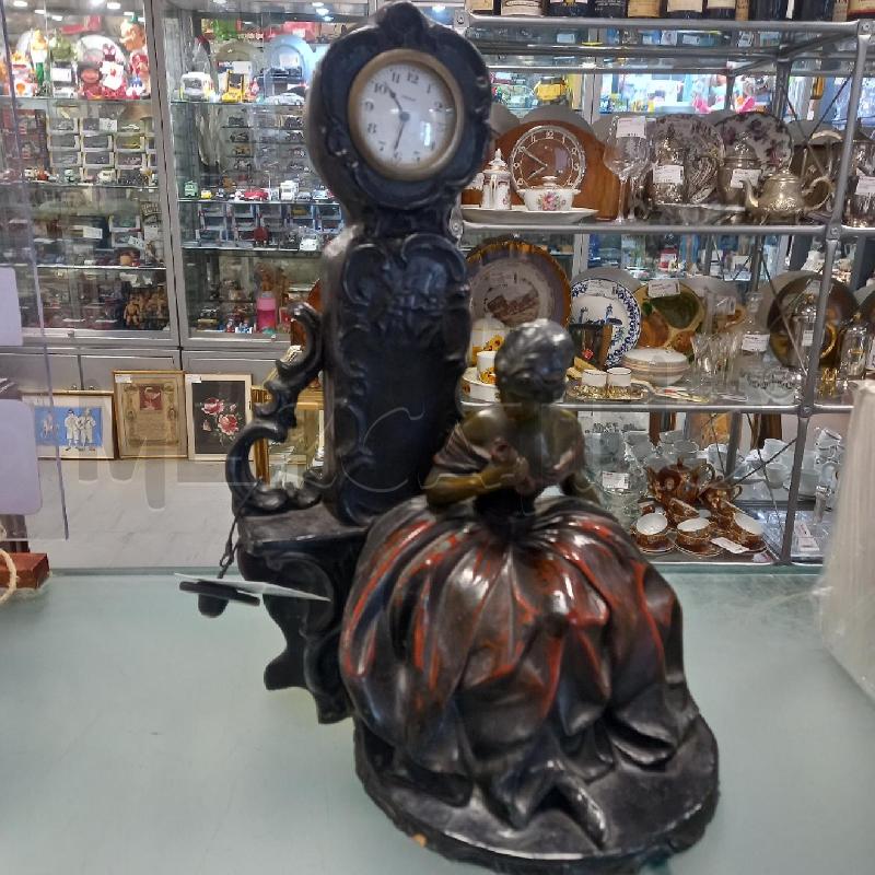 OROLOGIO VEGLIA DAMA IN TERRACOTTA DIPINTO  | Mercatino dell'Usato Moncalieri - fr. moriondo 1