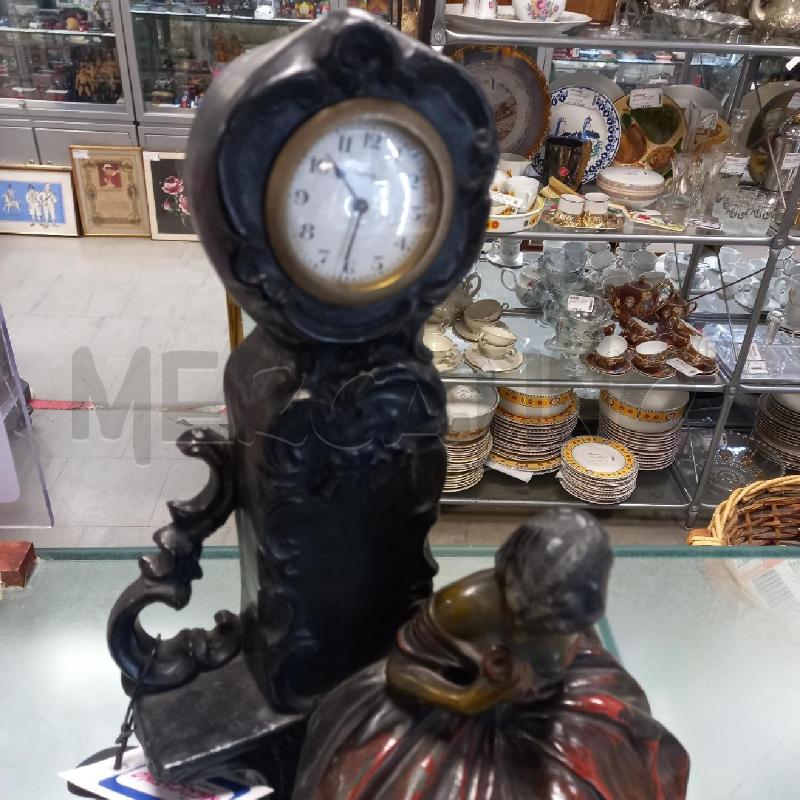OROLOGIO VEGLIA DAMA IN TERRACOTTA DIPINTO  | Mercatino dell'Usato Moncalieri - fr. moriondo 3