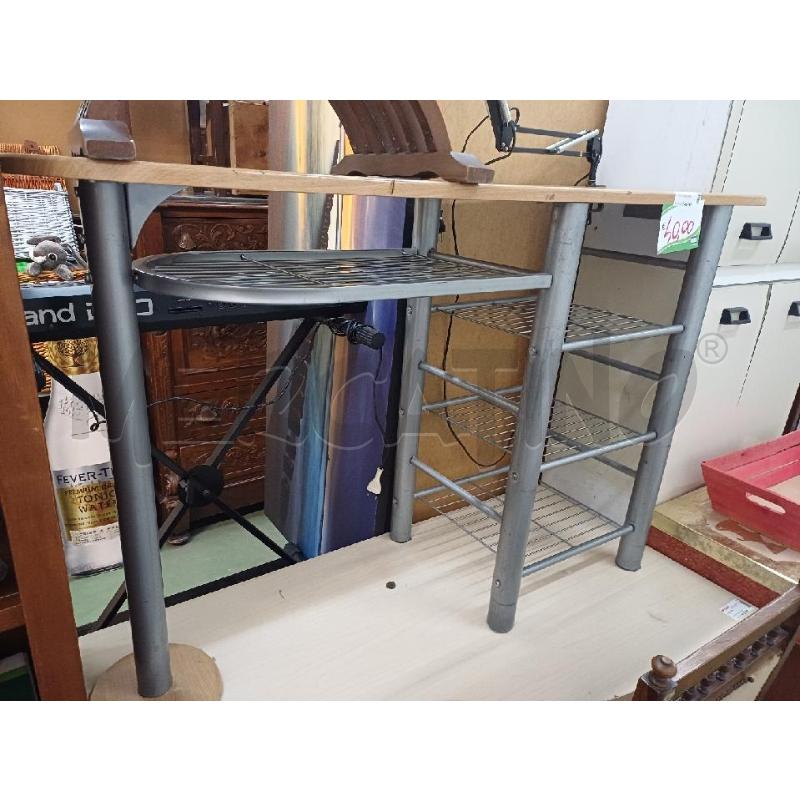 SCRIVANIA MINI PIANO CHIARO BASE GRIGIA | Mercatino dell'Usato Moncalieri - fr. moriondo 1