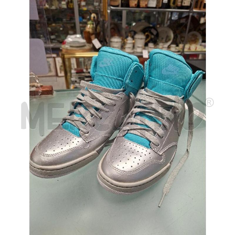 SNEAKERS DONNA ARGENTO AZZURRE NIKE  | Mercatino dell'Usato Moncalieri - fr. moriondo 1