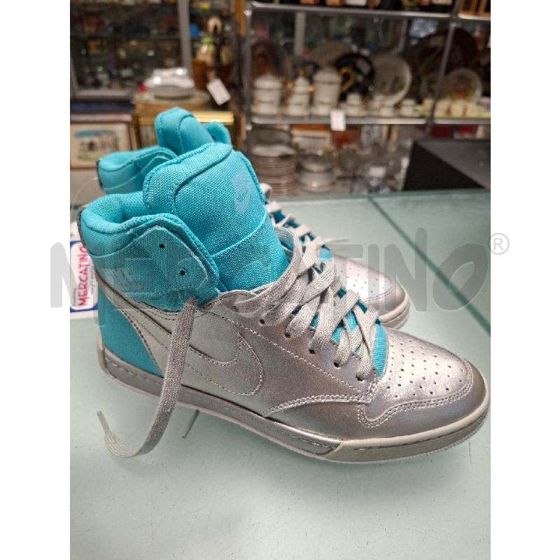 SNEAKERS DONNA ARGENTO AZZURRE NIKE  | Mercatino dell'Usato Moncalieri - fr. moriondo 2