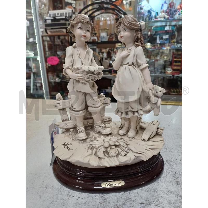 STATUA COPPIA RAGAZZI RESINA PSCAL | Mercatino dell'Usato Moncalieri - fr. moriondo 1