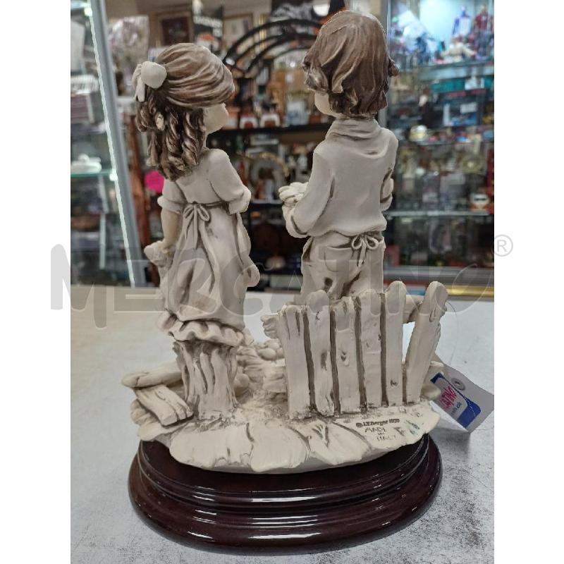 STATUA COPPIA RAGAZZI RESINA PSCAL | Mercatino dell'Usato Moncalieri - fr. moriondo 2
