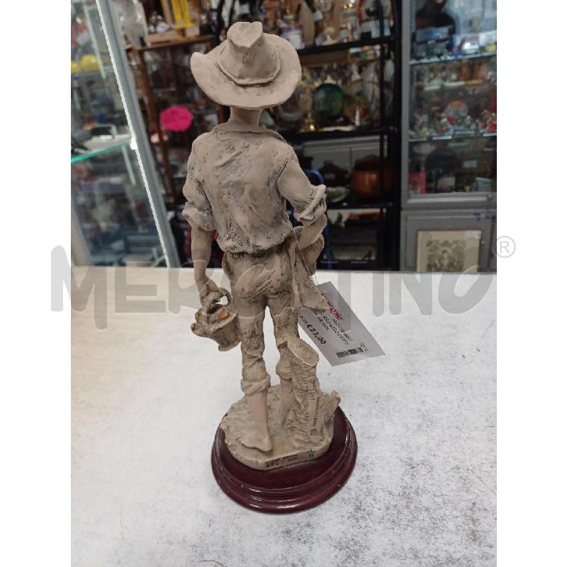 STATUA RAGAZZO CESTO FUNGHI ARMANI | Mercatino dell'Usato Moncalieri - fr. moriondo 4