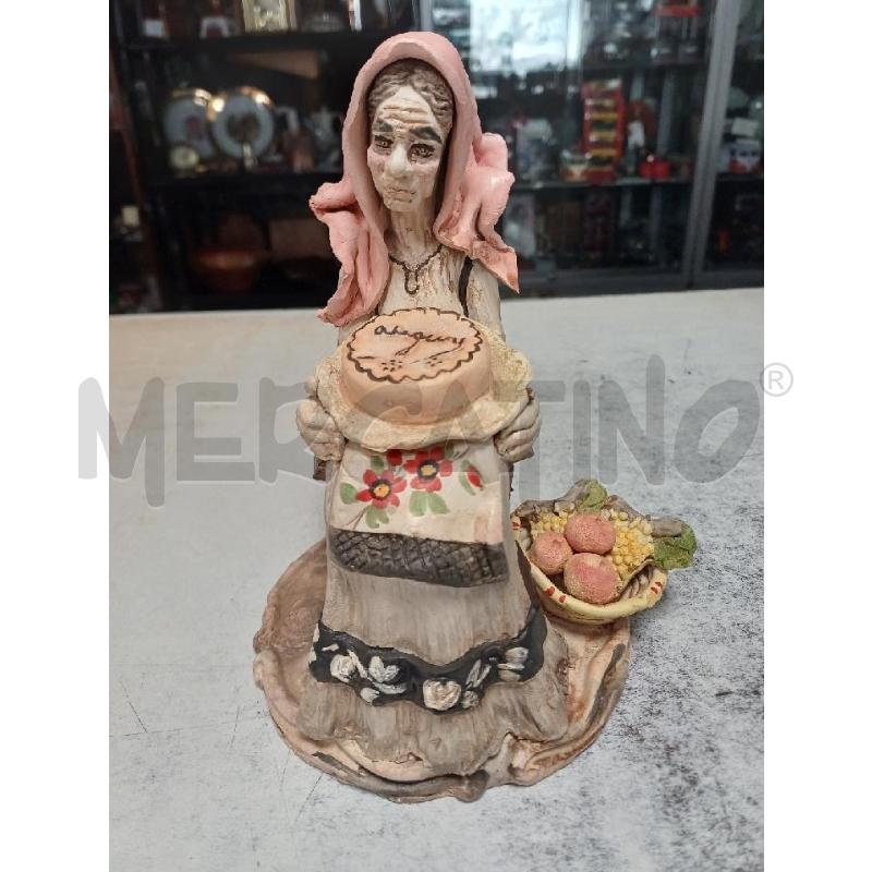 STATUETTA DONNA ANZIANA AUGURI SARDEGNA  | Mercatino dell'Usato Moncalieri - fr. moriondo 1