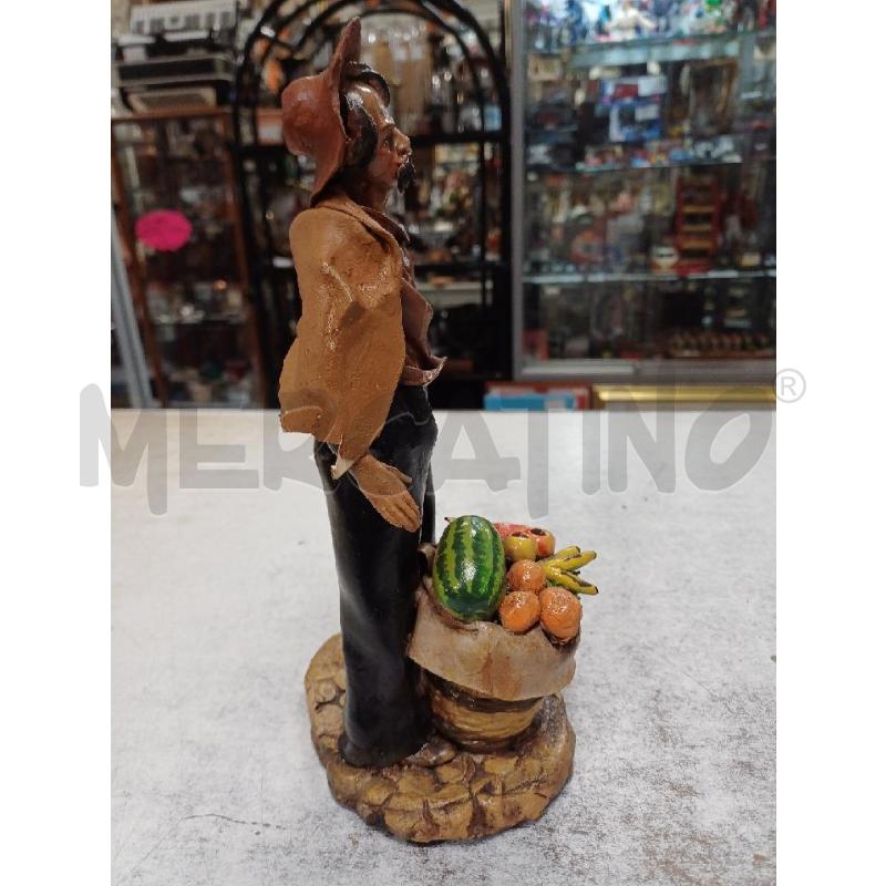 STATUETTA UOMO VECCHIO CESTO FRUTTA COCCIO | Mercatino dell'Usato Moncalieri - fr. moriondo 2