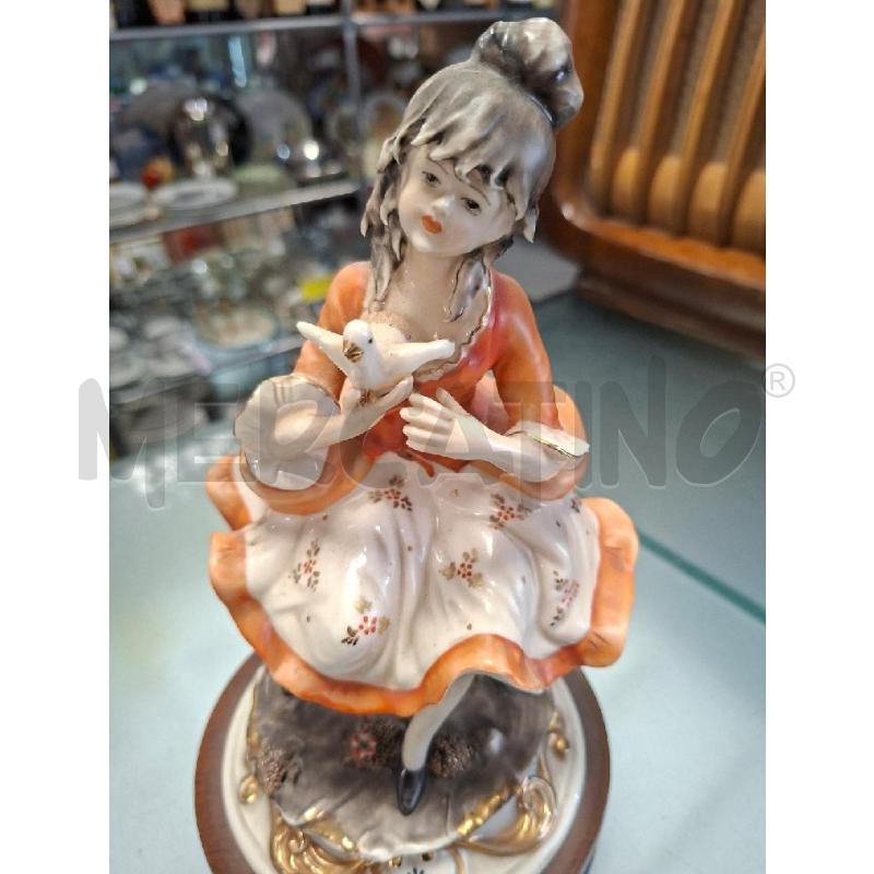 STATUINA CAPODIMONTE BAMBINA CON COLOMBA | Mercatino dell'Usato Moncalieri - fr. moriondo 4