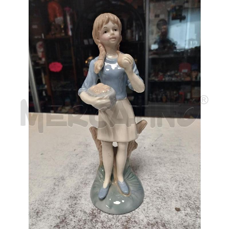 STATUINA CERAMICA BAMBINA CON MELA | Mercatino dell'Usato Moncalieri - fr. moriondo 1