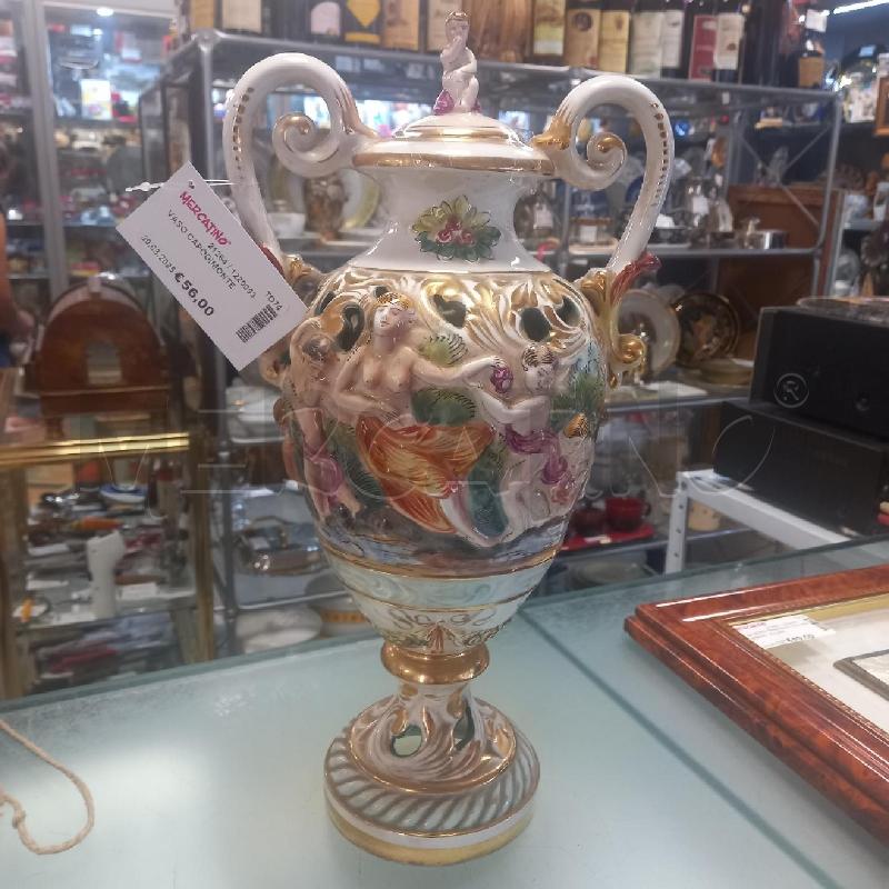 VASO CAPODIMONTE  | Mercatino dell'Usato Moncalieri - fr. moriondo 1