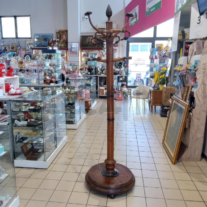 APPENDI ABITI PIANTANA LEGNO BASE ROTONDA GRANDE | Mercatino dell'Usato San maurizio canavese 1