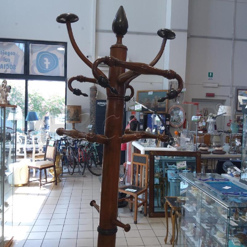 APPENDI ABITI PIANTANA LEGNO BASE ROTONDA GRANDE | Mercatino dell'Usato San maurizio canavese 2