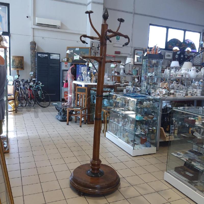 APPENDI ABITI PIANTANA LEGNO BASE ROTONDA GRANDE | Mercatino dell'Usato San maurizio canavese 4