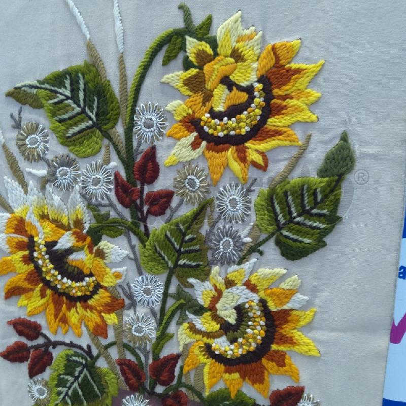 ARAZZO TESSUTO BEIGE RICAMO GIRASOLI | Mercatino dell'Usato San maurizio canavese 2