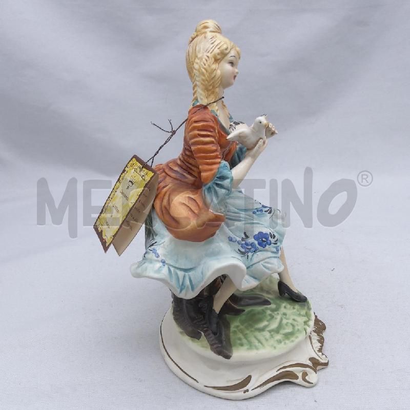 CAPODIMONTE RAGAZZA CON COLOMBA | Mercatino dell'Usato San maurizio canavese 2
