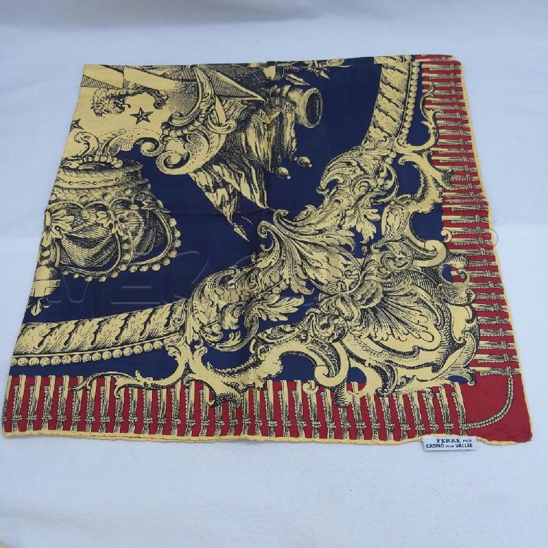 FOULARD CARRÈ FERRE POUR CASINO DE LA VALEE ROSSO BLU DAMASCATO DORATO  | Mercatino dell'Usato San maurizio canavese 1