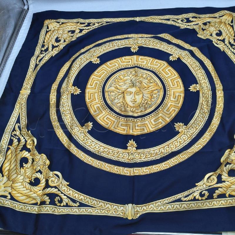 FOULARD GIANNI VERSACE BLU MEDUSA  | Mercatino dell'Usato San maurizio canavese 1