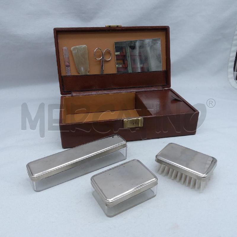 KIT SPAZZOLE VIAGGIO CON BAULETTO MARRONE | Mercatino dell'Usato San maurizio canavese 2