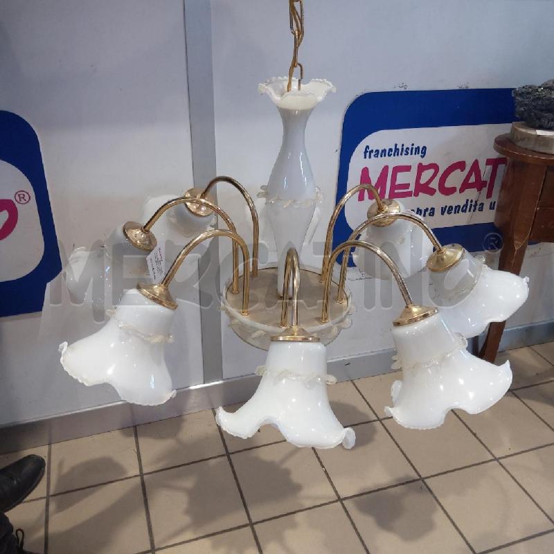 LAMPADARIO 8 LUCI CAMPANE VETRO BCO STELI DORATI | Mercatino dell'Usato San maurizio canavese 1