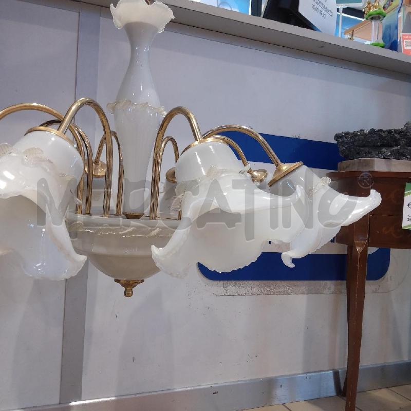 LAMPADARIO 8 LUCI CAMPANE VETRO BCO STELI DORATI | Mercatino dell'Usato San maurizio canavese 2