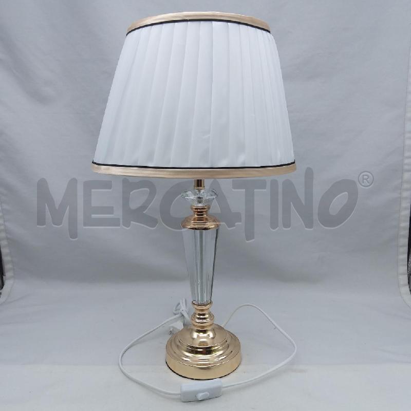 LAMPADA TAVOLO BASE METALLO DORATO CAPPELLO BIANCO PLISSETTATO | Mercatino dell'Usato San maurizio canavese 1