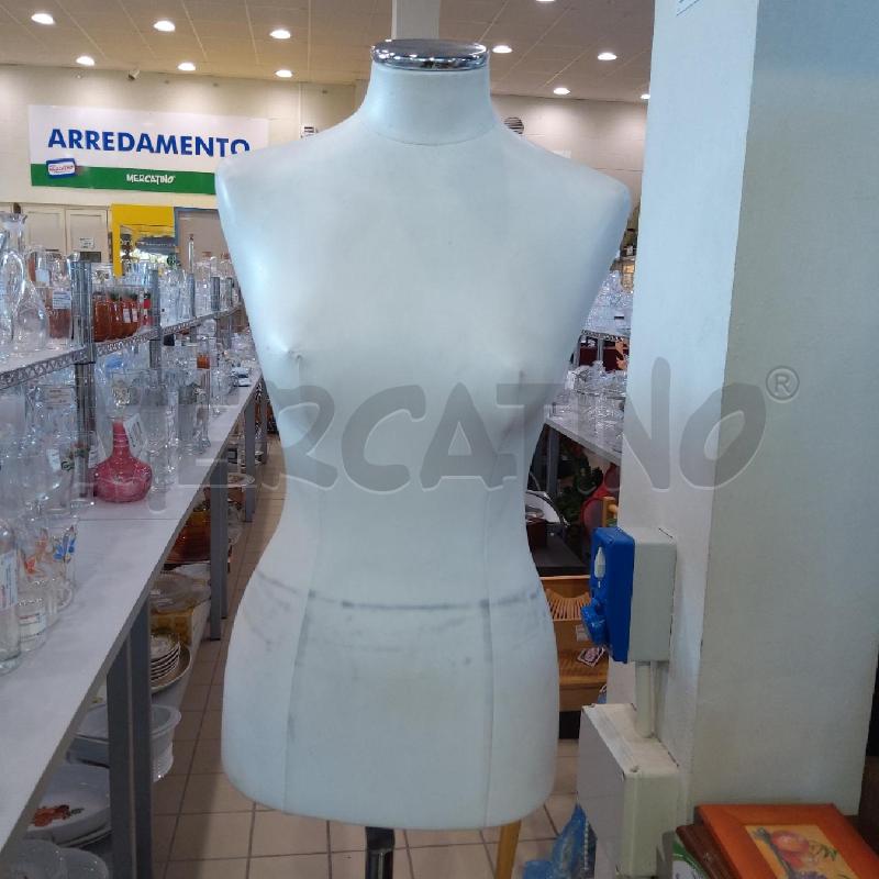 MANICHINO BIANCO DONNA BASE ACCIAIO | Mercatino dell'Usato San maurizio canavese 1
