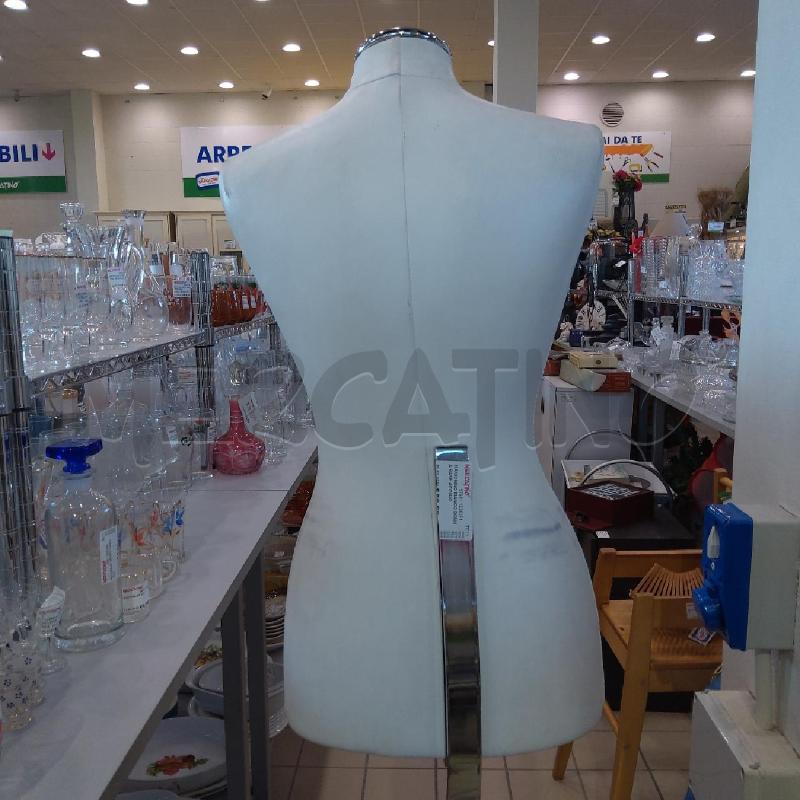 MANICHINO BIANCO DONNA BASE ACCIAIO | Mercatino dell'Usato San maurizio canavese 4
