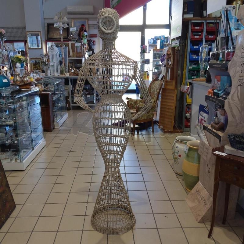 MANICHINO DA ARREDO VIMINI BIANCO | Mercatino dell'Usato San maurizio canavese 3