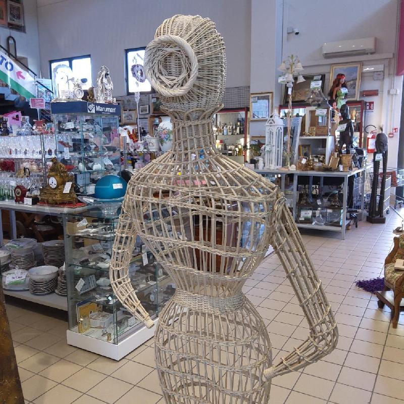 MANICHINO DA ARREDO VIMINI BIANCO | Mercatino dell'Usato San maurizio canavese 4