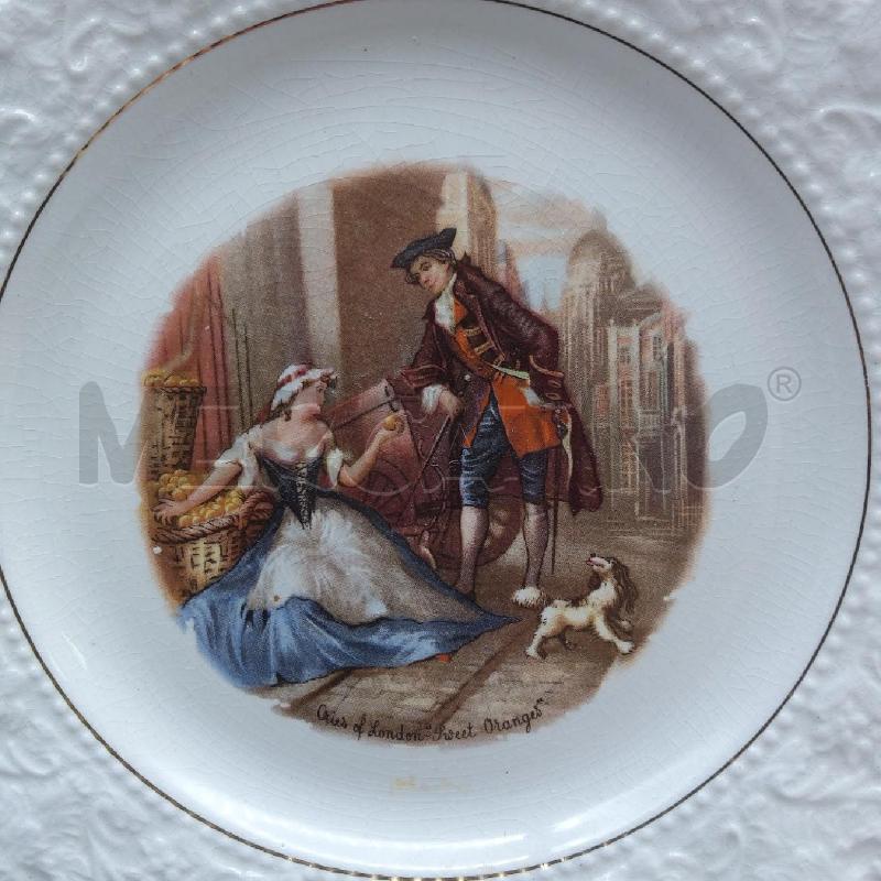 PIATTO CERAMICA INGLESE MEDAGLIONE DAMA E CAVALIERE | Mercatino dell'Usato San maurizio canavese 2