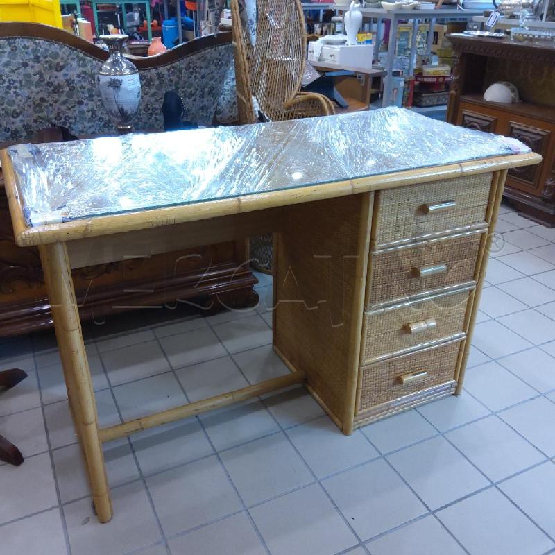 SCRIVANIA VIMINI BAMBOO 4 CASSETTINI PIANO VETRO | Mercatino dell'Usato San maurizio canavese 1