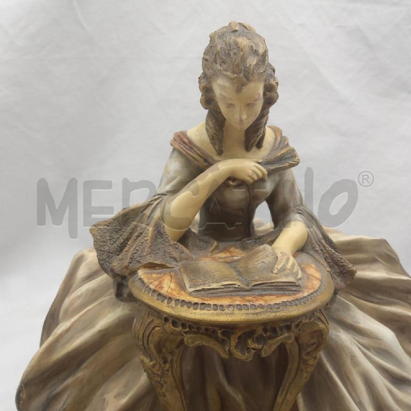STATUA BRUNO TORNATI DAMA CHE LEGGE TAVOLINO | Mercatino dell'Usato San maurizio canavese 2