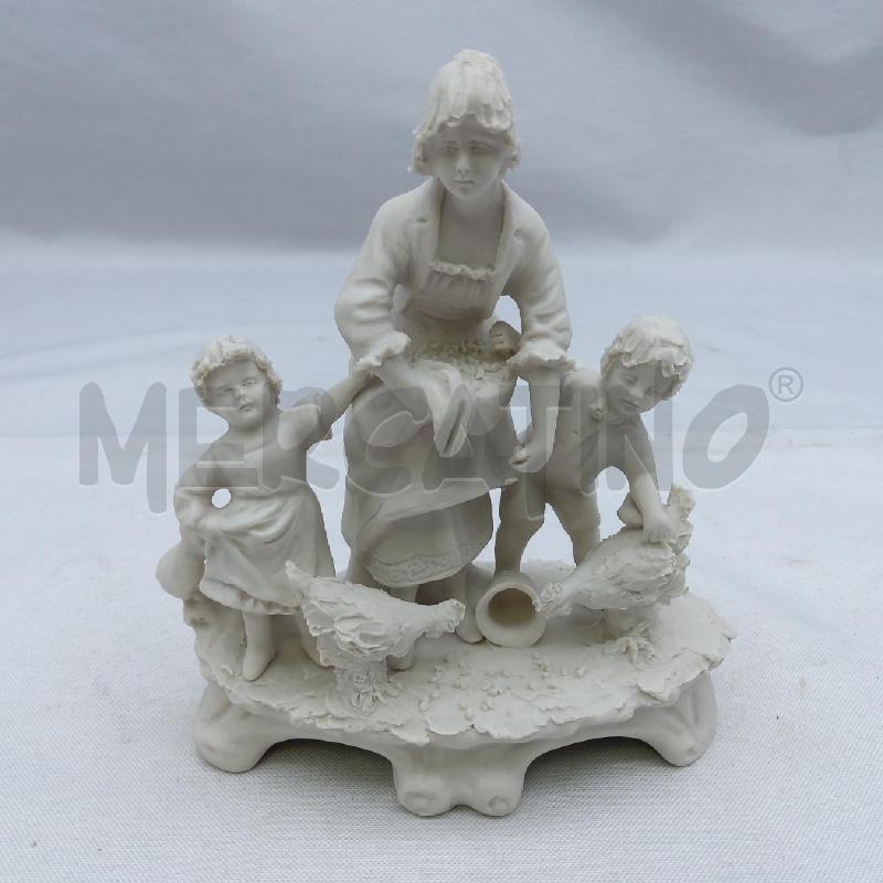 STATUINA BISCUIT DONNA CON BAMBINI E GALLINE | Mercatino dell'Usato San maurizio canavese 1