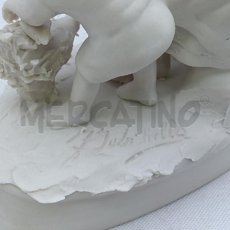 STATUINA BISCUIT DONNA CON BAMBINI E GALLINE | Mercatino dell'Usato San maurizio canavese 3