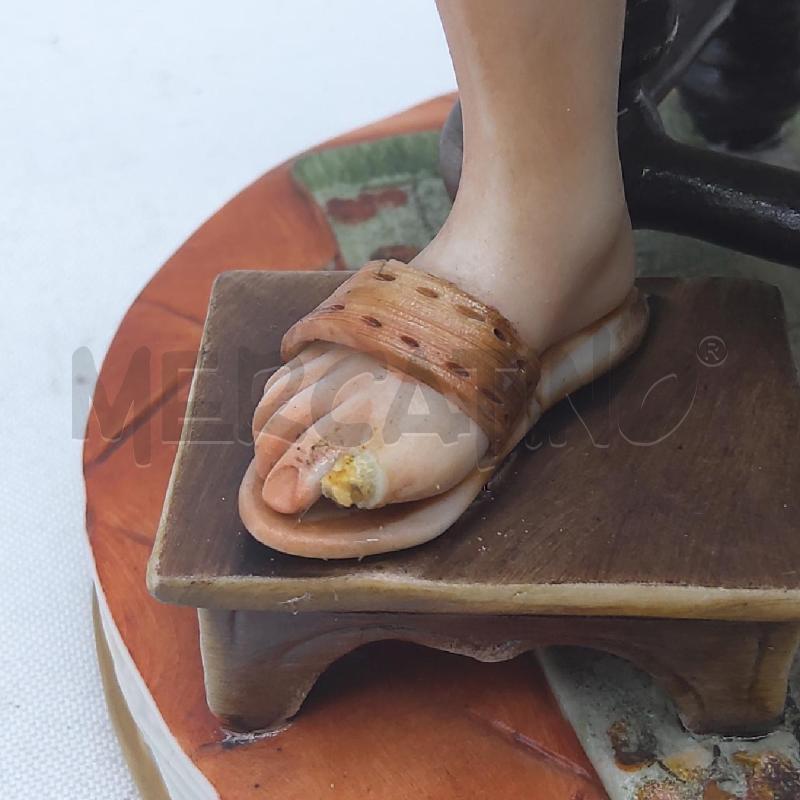 STATUINA CAPODIMONTE MAMMA CHE ALLATTA DIFETTO | Mercatino dell'Usato San maurizio canavese 5